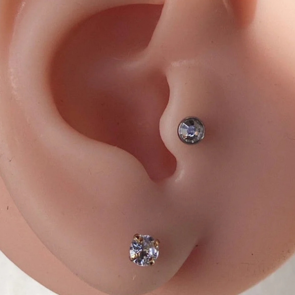 2 Pairs Of Screw Back Earrings - Picture 6 of 7